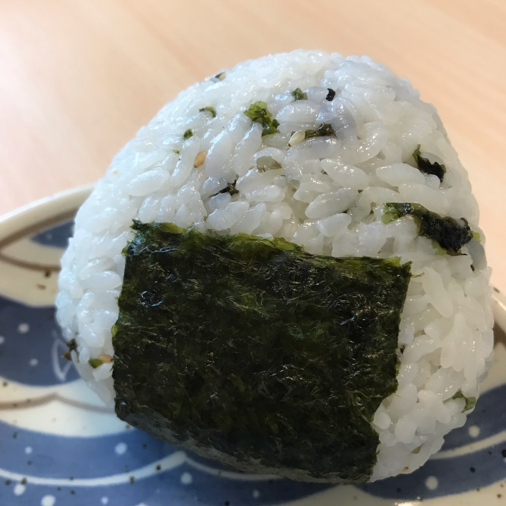 ラー油が香る海苔のおにぎり