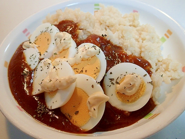 ごぼう茶ごはんで　ゆで卵のせカレー