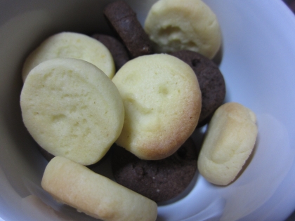 ピーナッツバターが余っていたので参考にさせていただきました☆ココア味と二色で＾＾ピーナッツバターのコクがでてとっても美味しかったです＾－＾ｖ