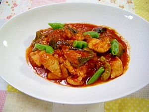 チキンと夏野菜のトマト煮込み