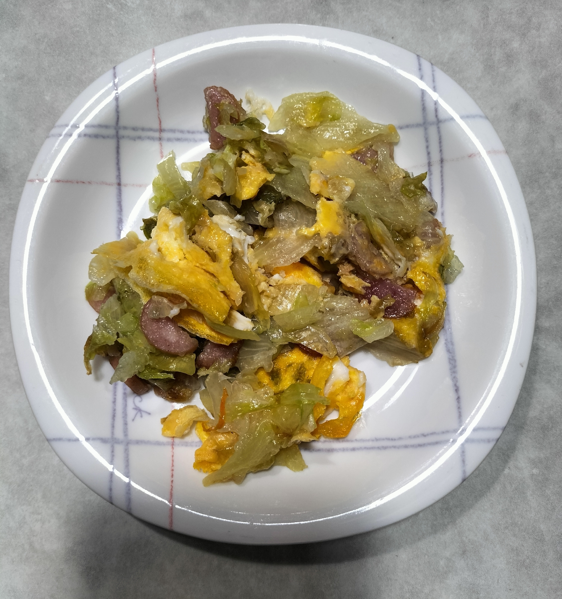 レタスとウインナーの卵とじ