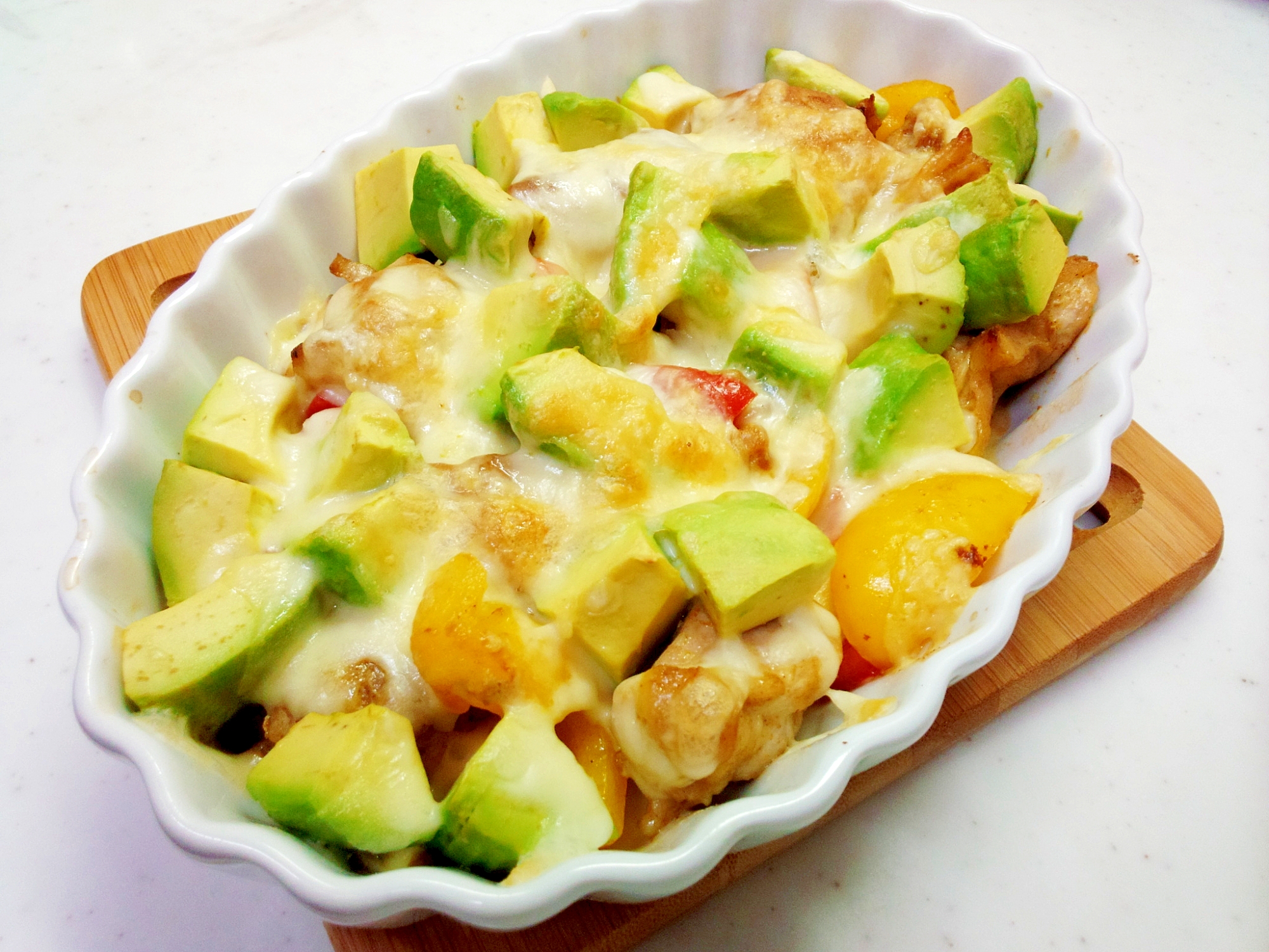 カレー風味♪アボカドチキンソテーのチーズ焼き