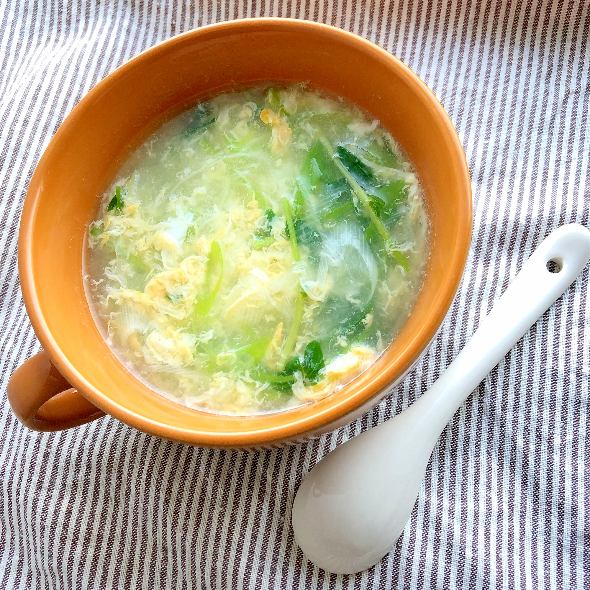 豆苗とねぎのフワフワかき玉スープ