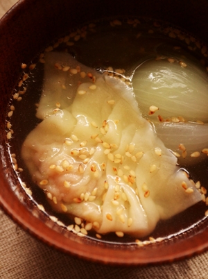 季節限定、甘くておいしい新玉ねぎスープ餃子