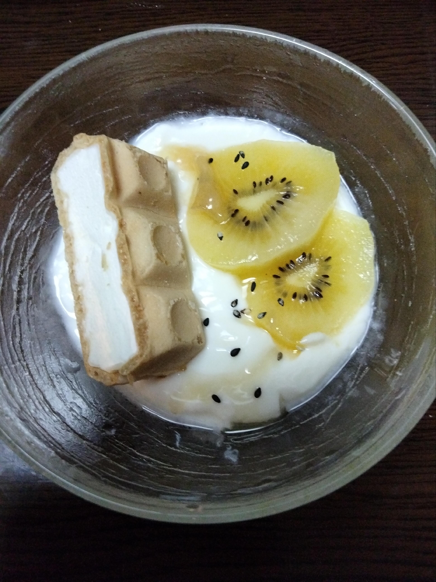 今日のヨーグルト♡アイスモナカ&キウイ