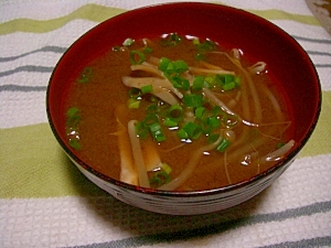 舞茸ともやしのお味噌汁