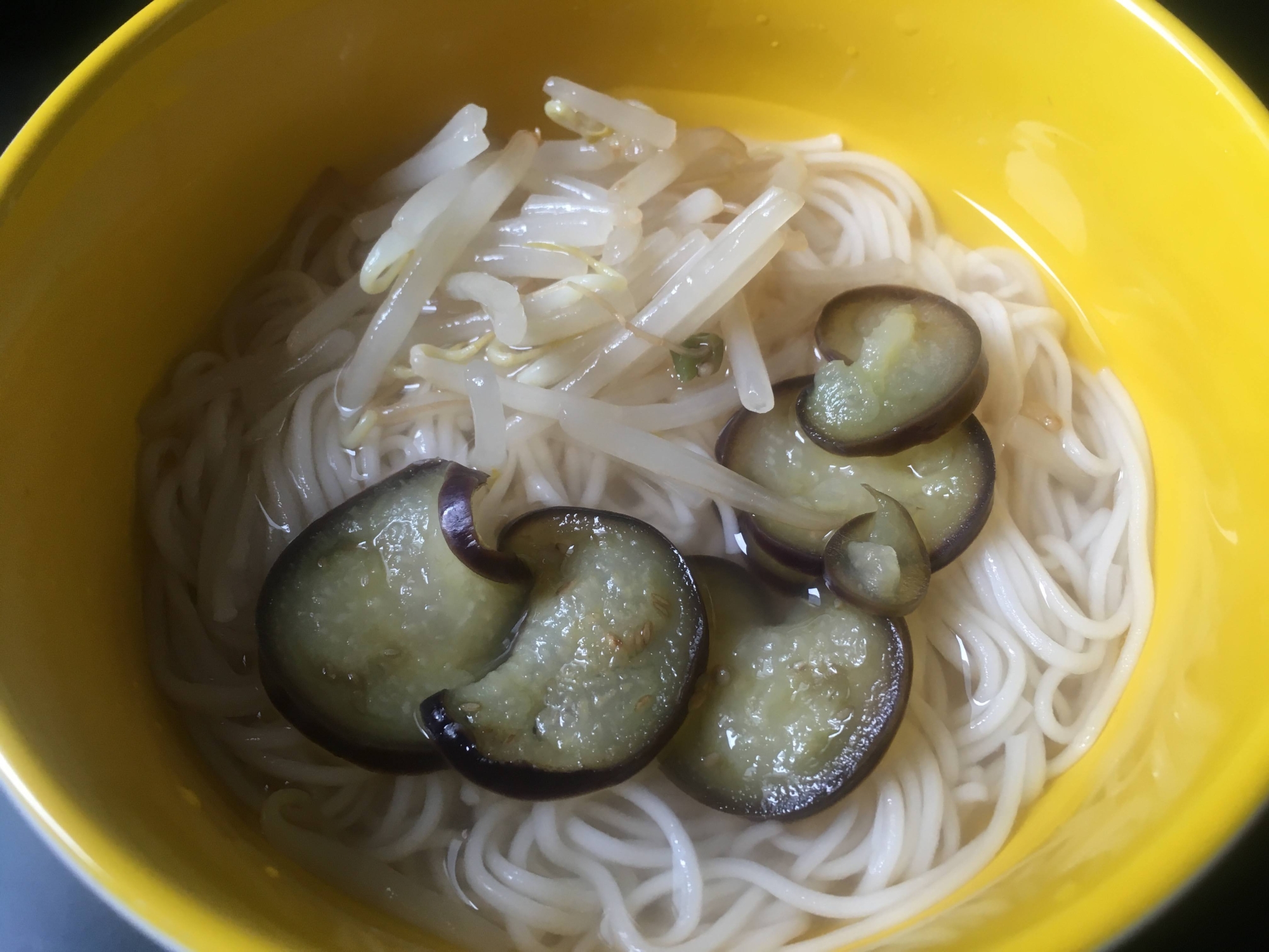 なす、もやしのにゅうめん