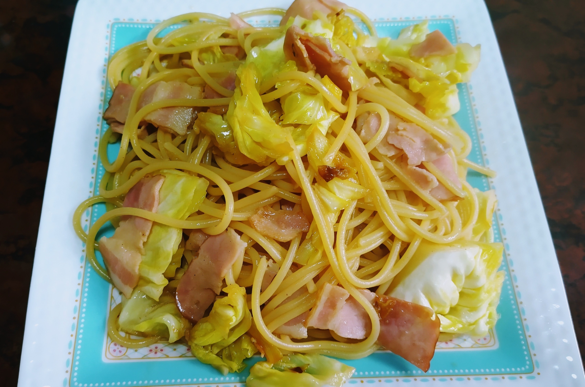 キャベツとベーコンのバター醤油パスタ