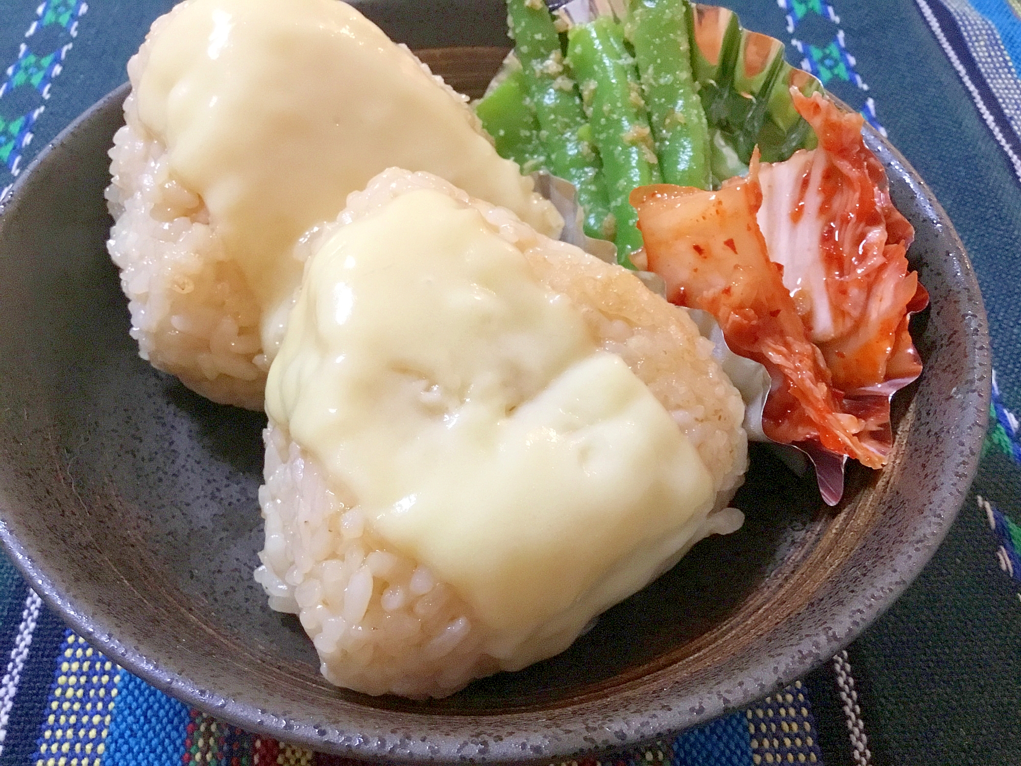 ゴマ和えチーズ焼きおにぎり