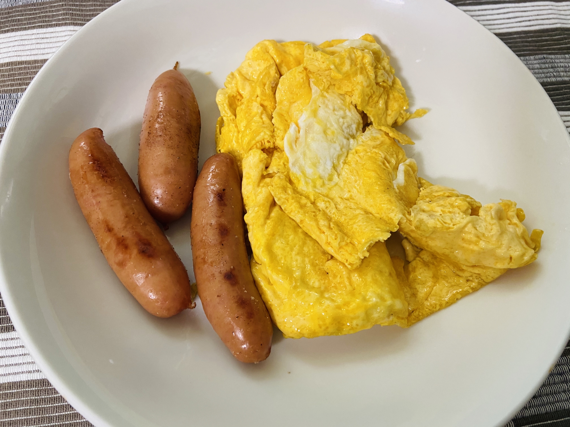 【朝食】玉子焼きとウインナー