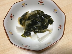 酢味噌でさっぱり☆わかめ豆腐サラダ