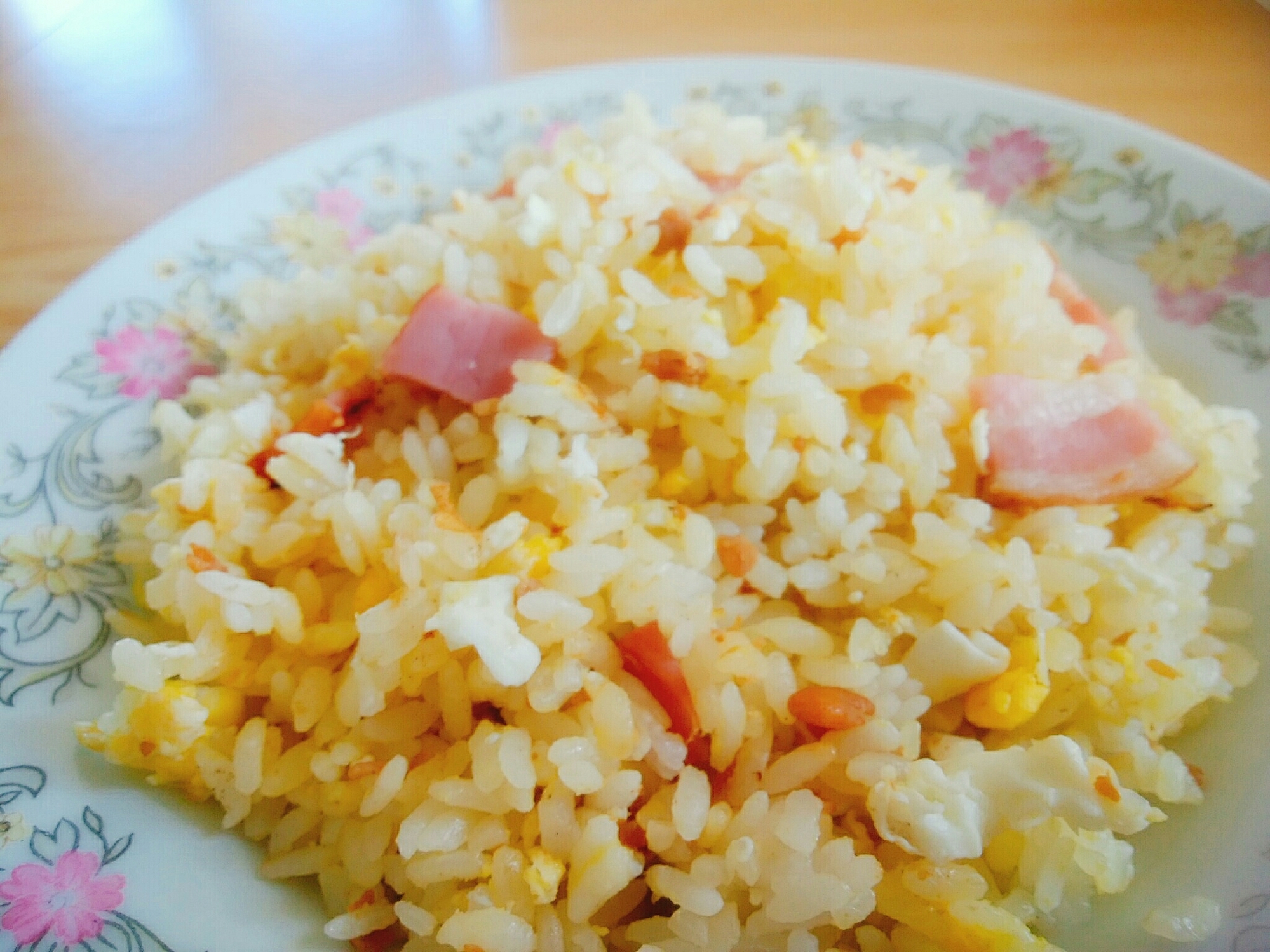 鶏そぼろとベーコンの炒飯