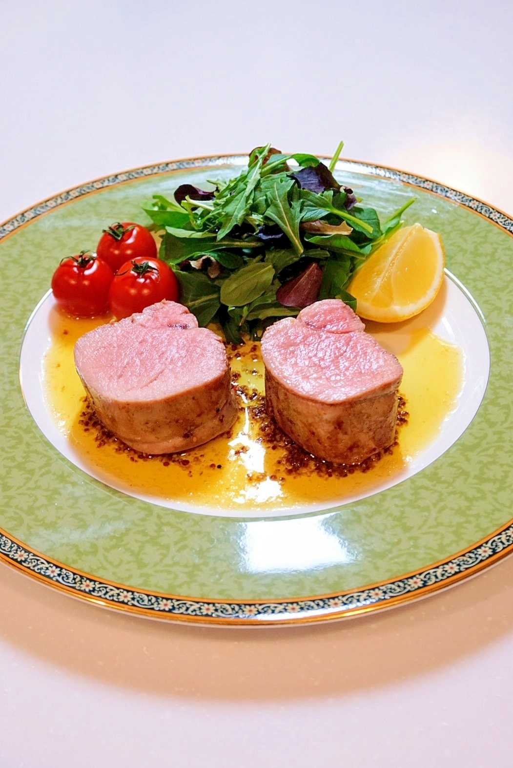低温調理で兎に角やわらかい!豚ヒレ肉のステーキ