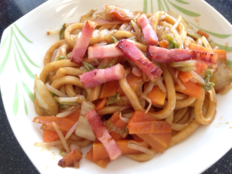 ベーコンと白菜の焼うどん。