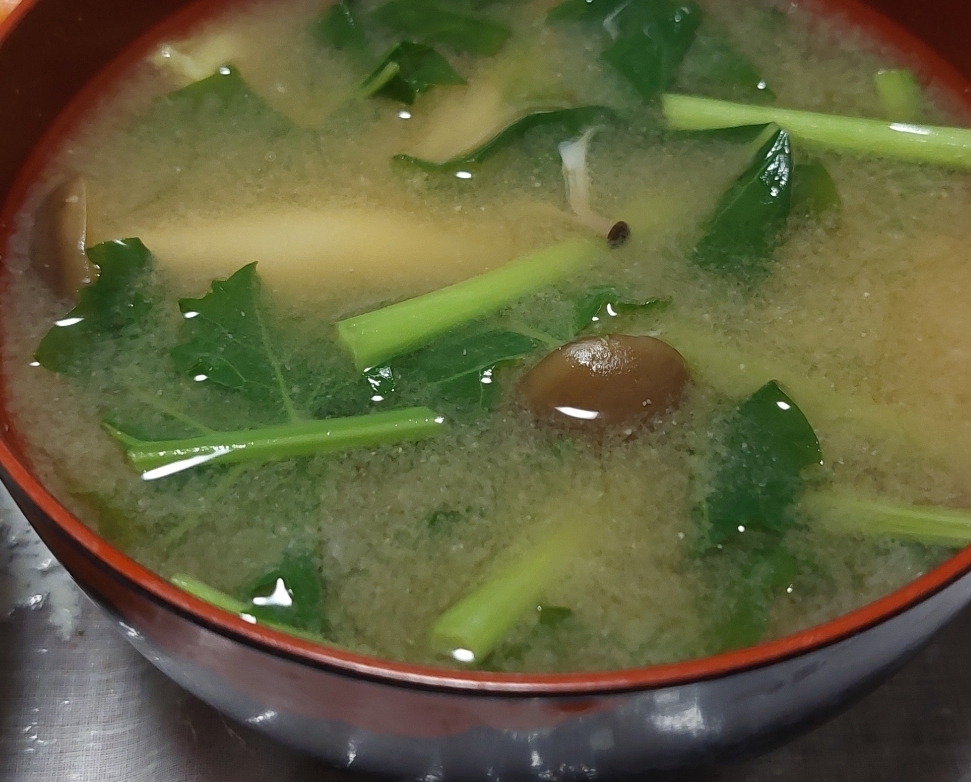 大根の葉としめじのお味噌汁