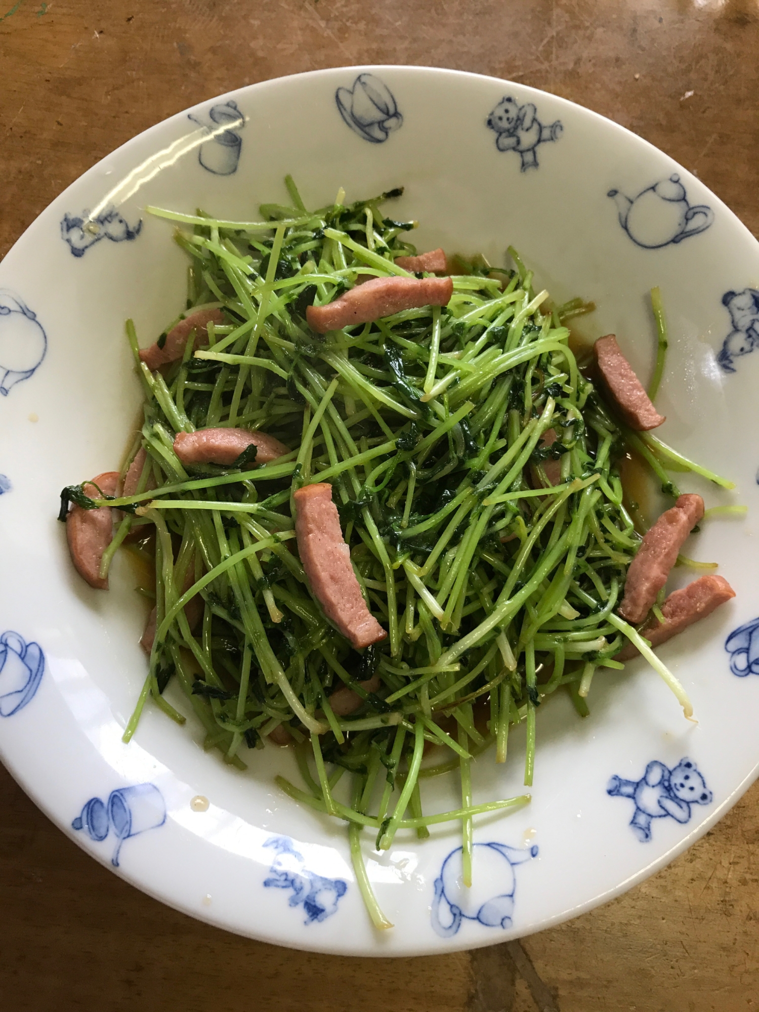 豆苗とハムの炒め物