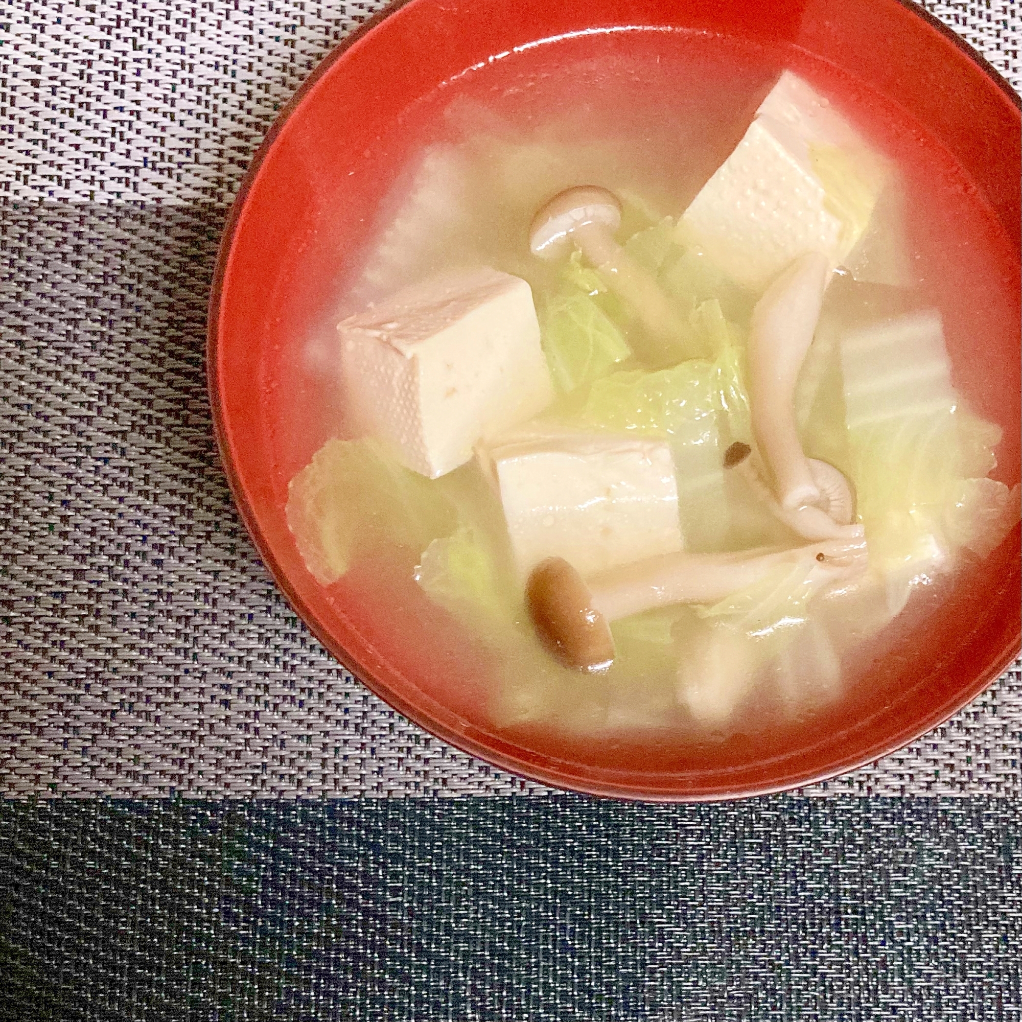 寒い日に 生姜入り白菜としめじの中華スープ