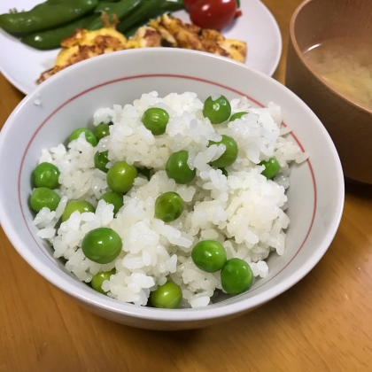 お豆の茹で汁でご飯を炊くとは、無駄もないし風味もつくしですごい！一緒に炊くより、見た目も良くてお豆もふっくらでした！