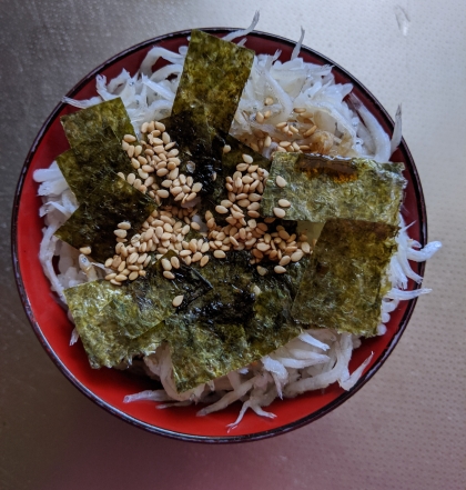 わさび醤油でしらす丼