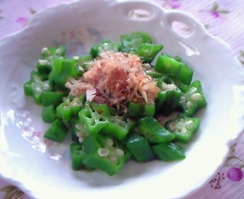 昨日の暑さは、夏バテ知らずでも、さすがにヘトヘトで・・＾＾；
オクラのネバネバパワーを頂こうと、毎度おなじみ＾＾こちら❤
美味しくネバパワー頂きました❤ごち様♪