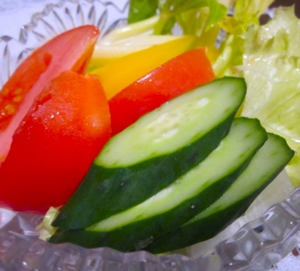 アボカド入り野菜サラダ