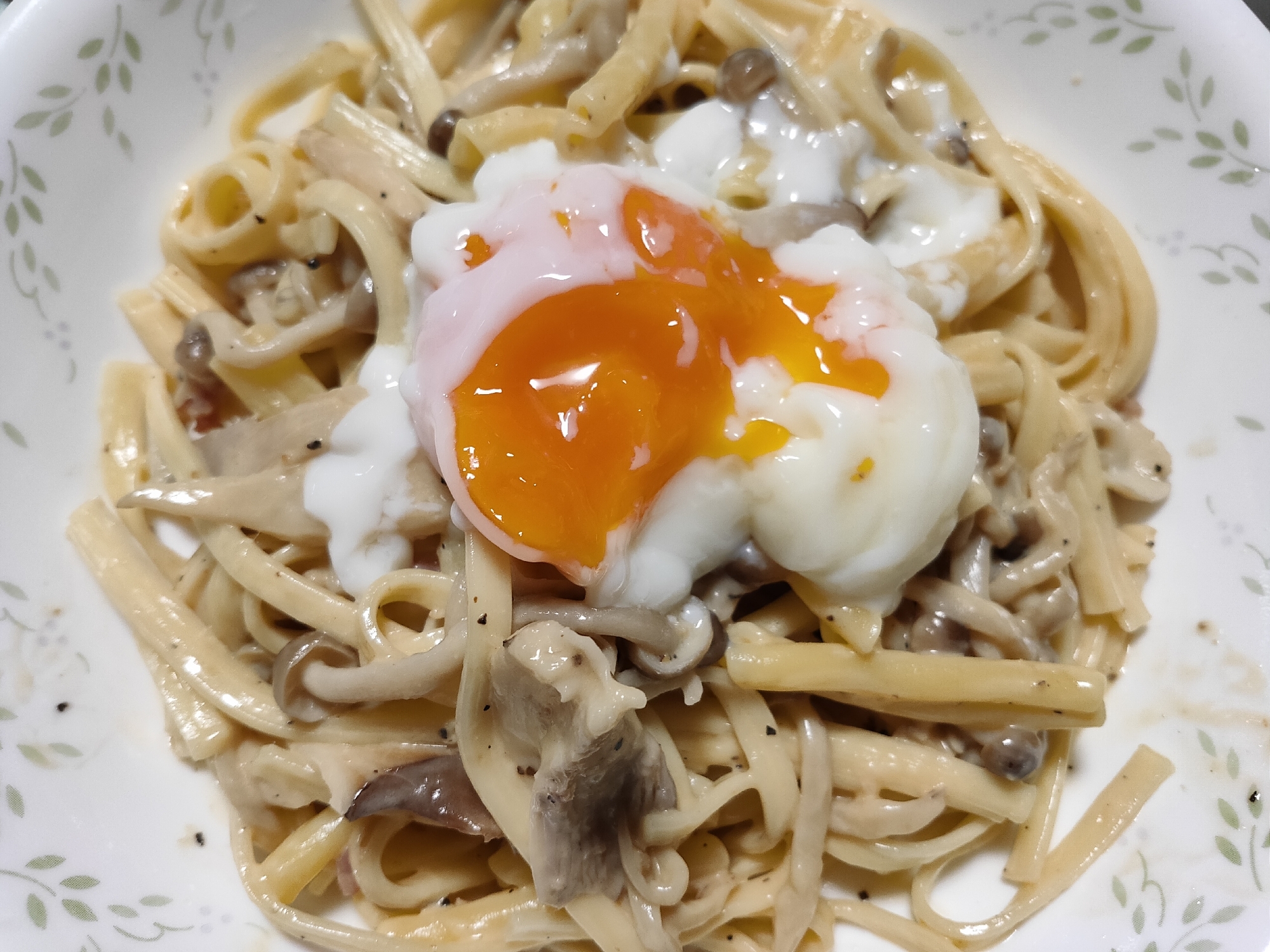 とろーり温泉卵の簡単カルボナーラパスタ レシピ 作り方 By たまごちゃん 楽天レシピ