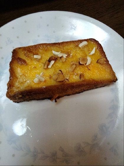 ナッツシナモンはちみつがけフレンチトースト