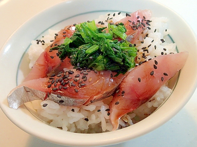 鯵刺とほうれん草と黒胡麻のご飯