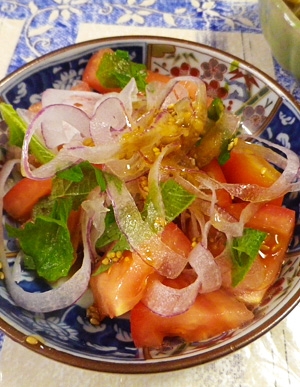 トマト紫玉ねぎ大葉の生姜サラダ