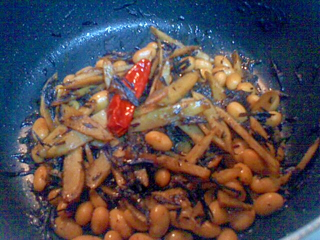 ごぼうと大豆とひじきの梅煮