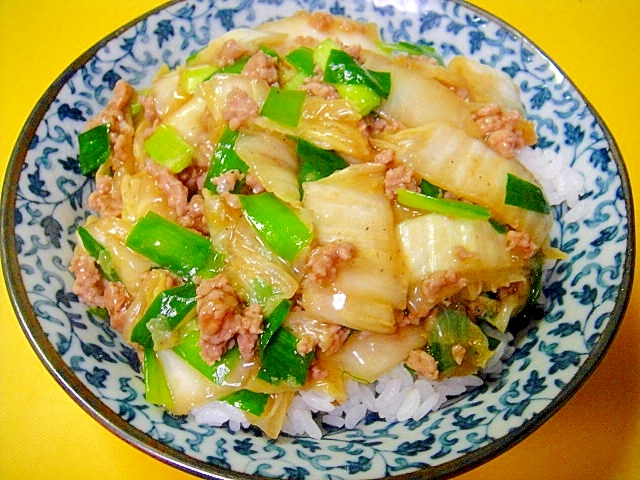 生姜風味☆白菜とニラのそぼろあんかけ丼