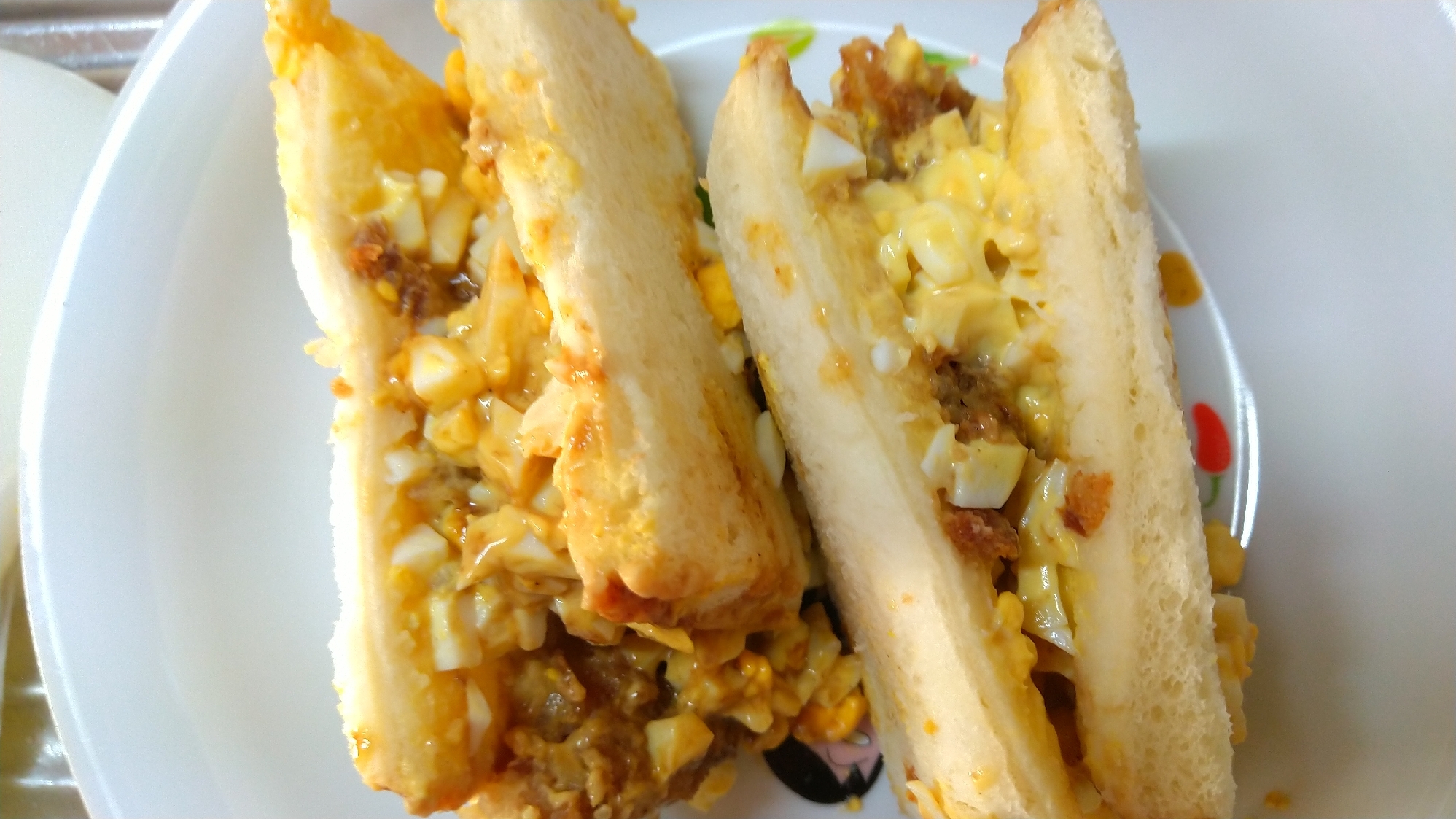 卵サラダとコロッケはさみサンド