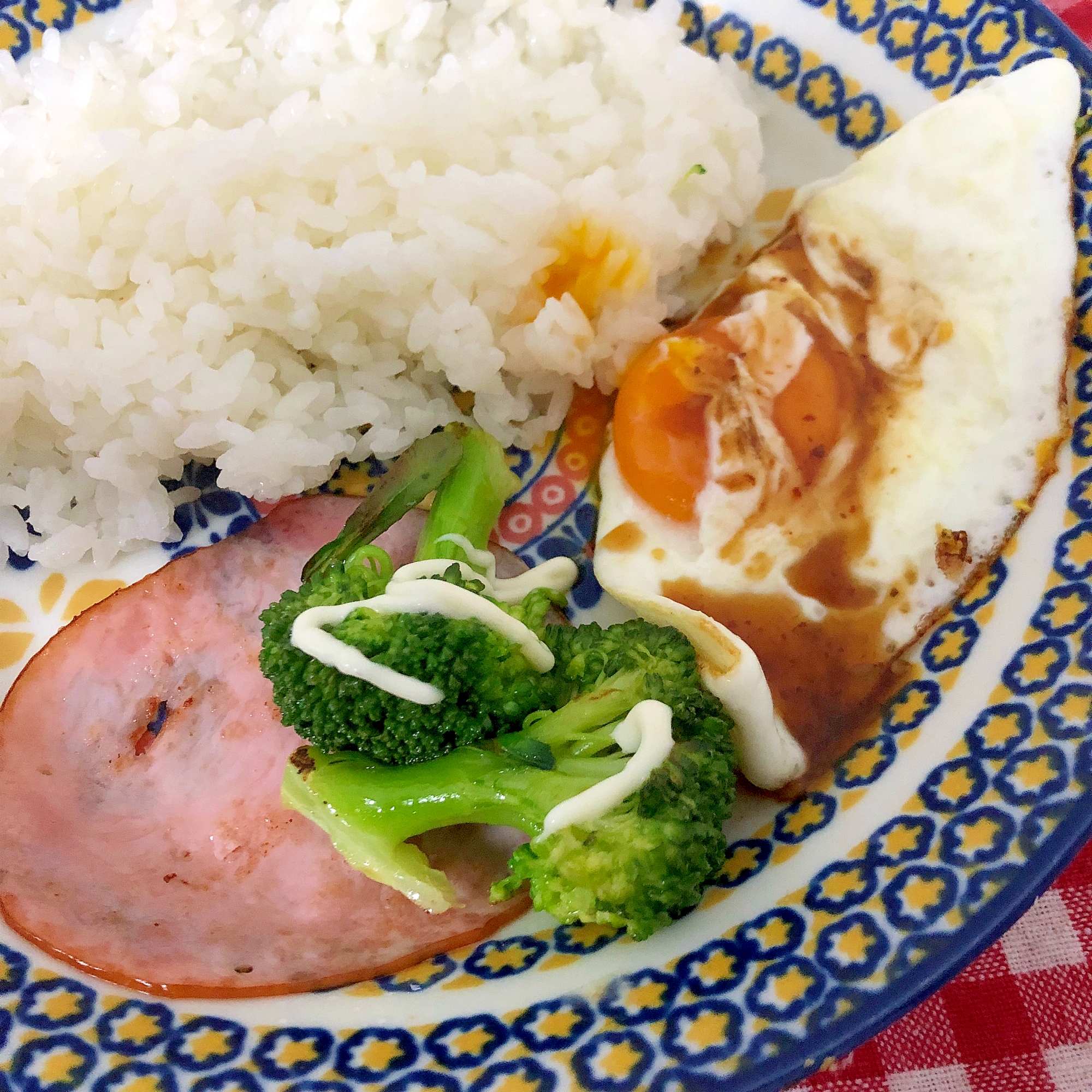 目玉焼きとハムの朝ごはん☆彡