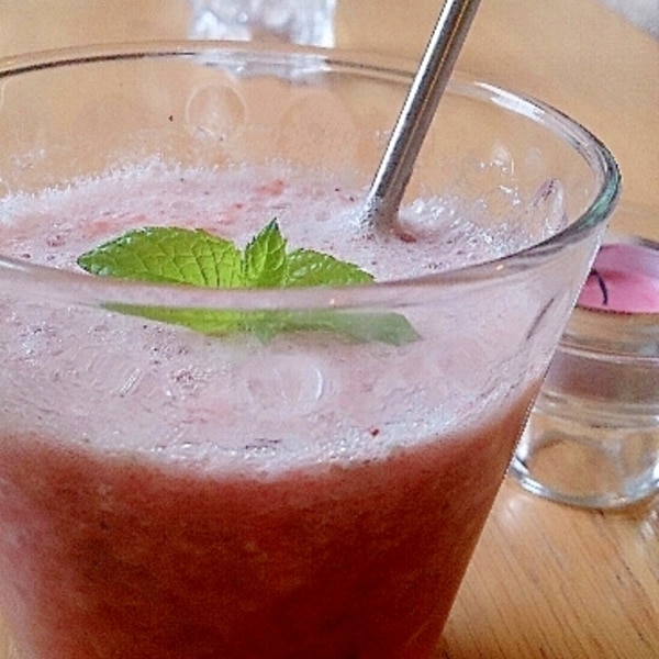 キウイとストロベリーのビタミン爆弾 ミントソーダ レシピ 作り方 By モモグラモ 楽天レシピ キウイとストロベリーのビタミン爆弾 ミントソーダ レシピ 作り方 By モモグラモ 楽天レシピ