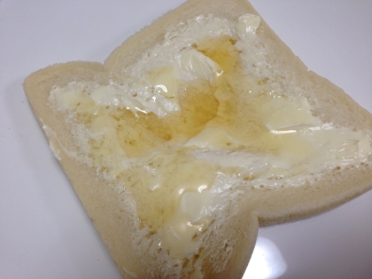 ジャムなしですが、クリームチーズとはちみつでおいしくいただきました♡
ごちそうさまでした(*^^*)