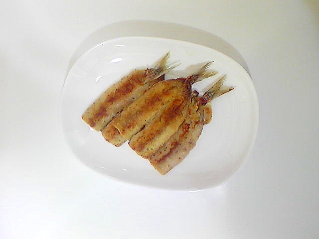 うるめいわしの小麦粉焼き