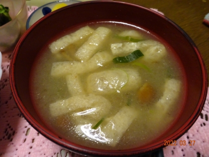 なめこ・しめじ・油揚げ・葱のお味噌汁