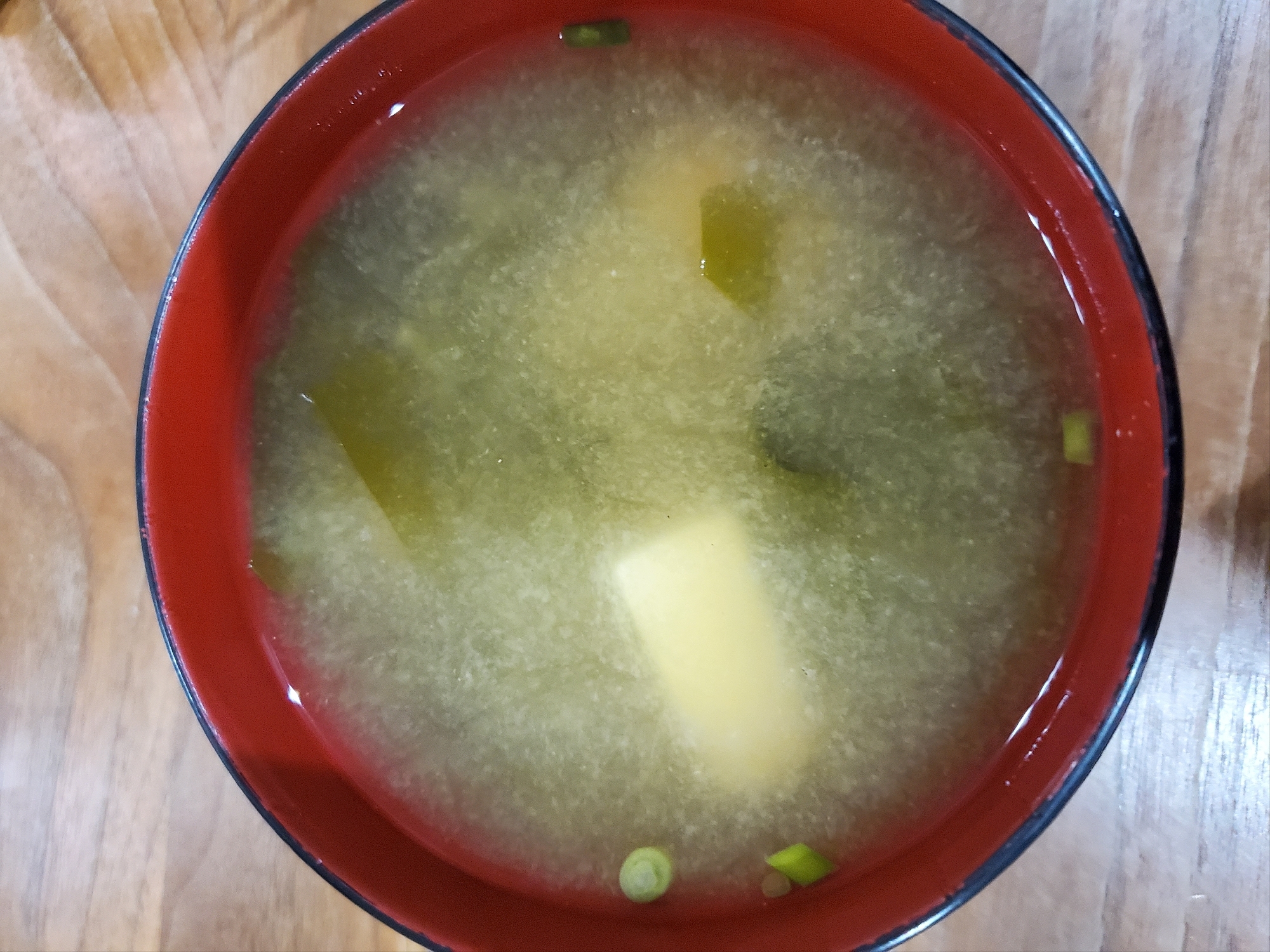 豆腐、わかめの味噌汁