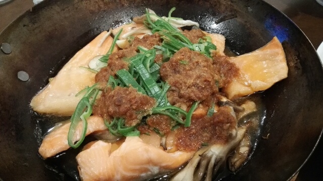 生鮭と舞茸の味噌バター焼き