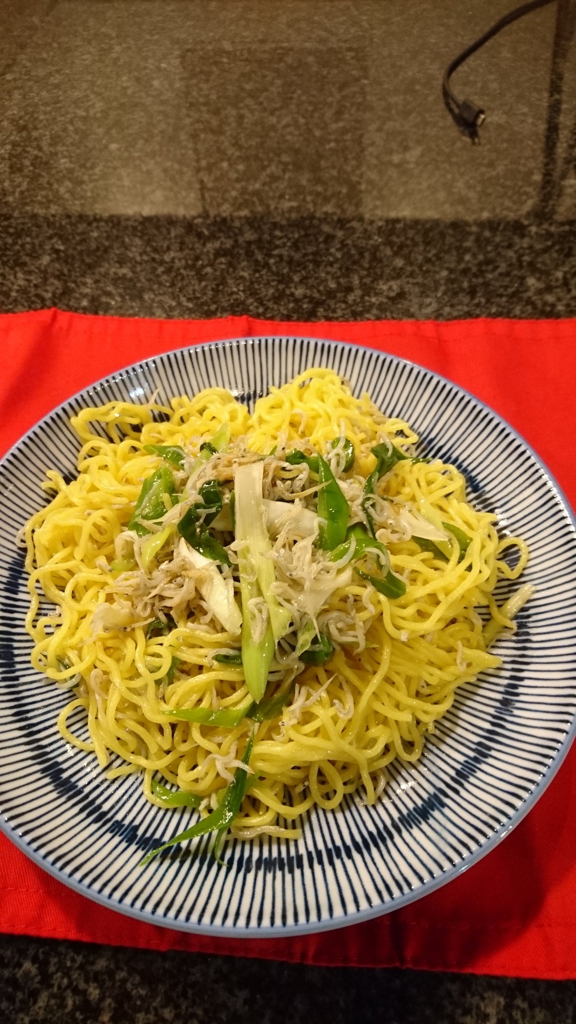 中華麺と青唐辛子で！時短のしらすのペペロンチーノ風