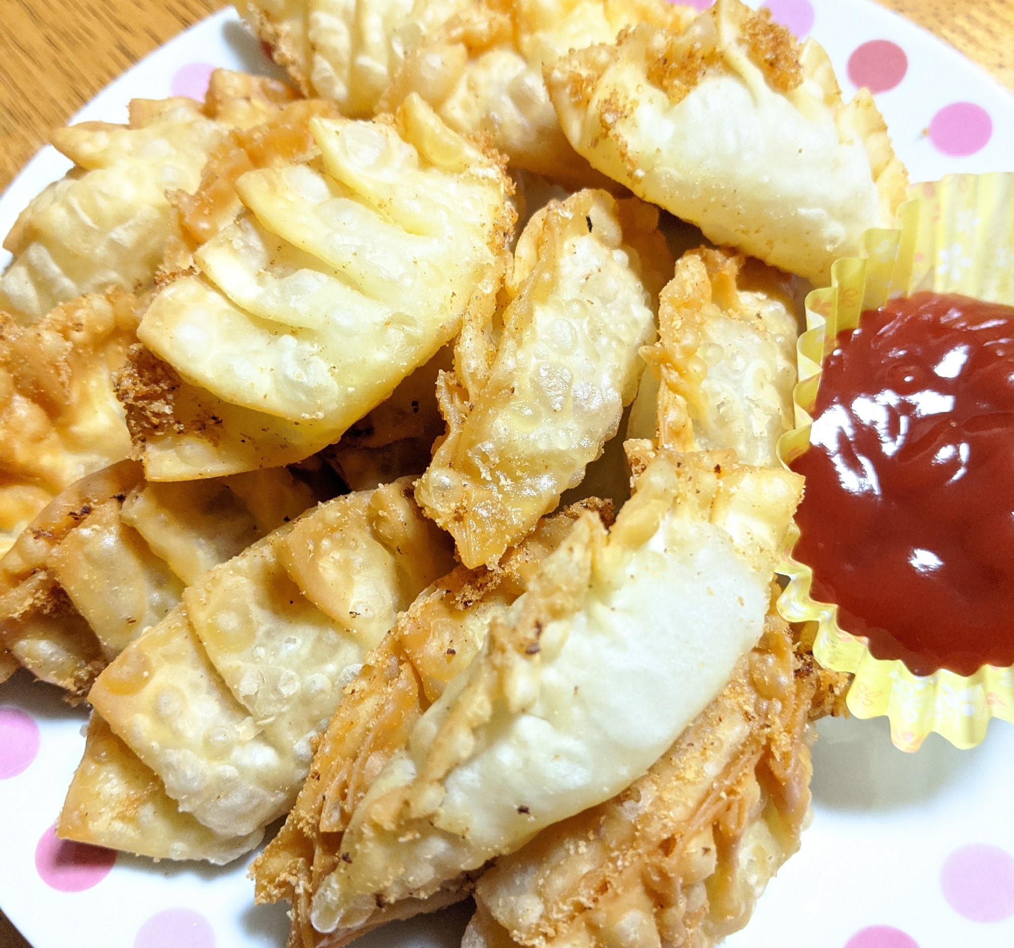 揚げ餃子（ウインナー・コーン・チーズ）