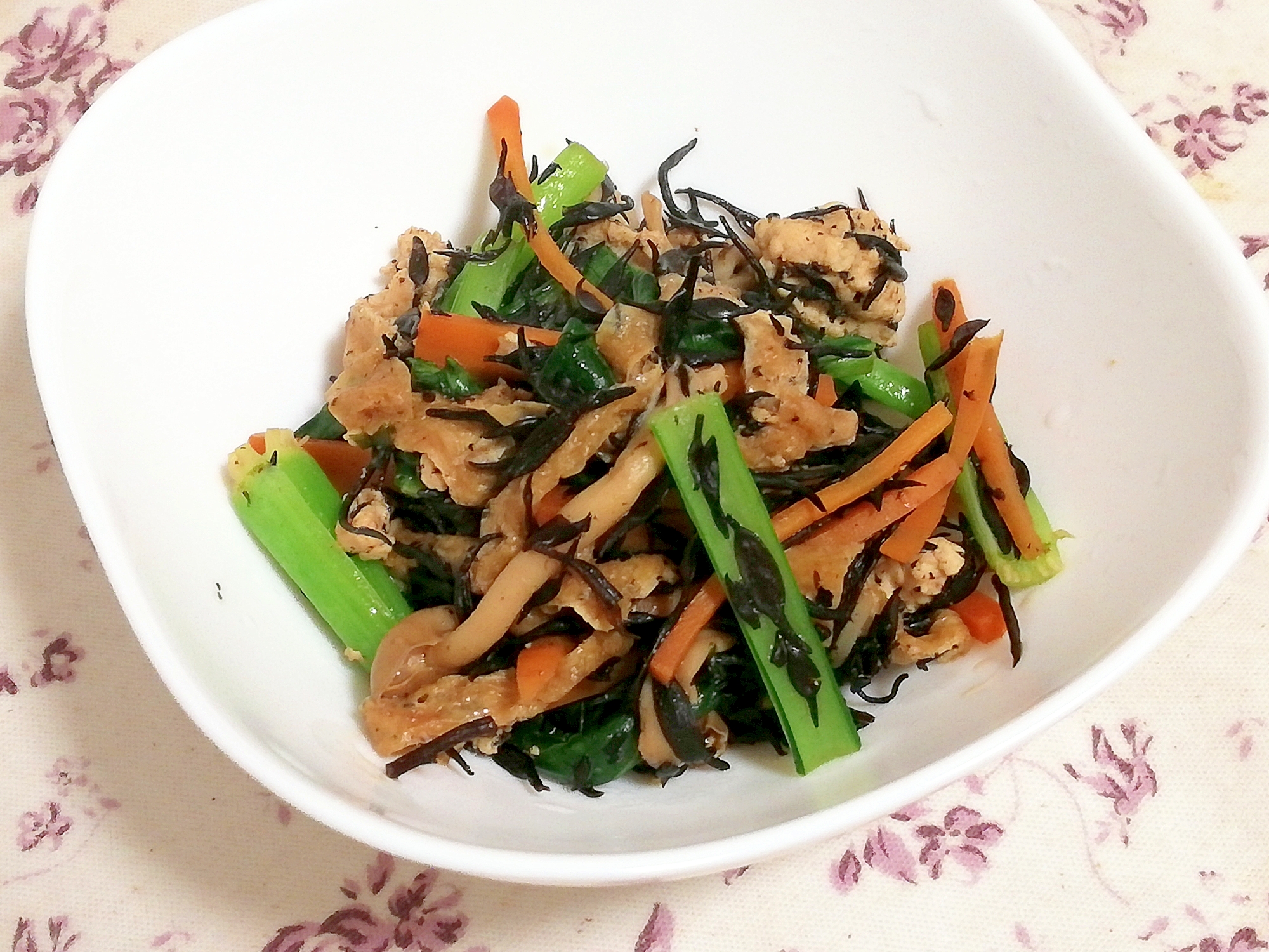 栄養満点！小松菜と鳥ひき肉でひじきの炒め煮