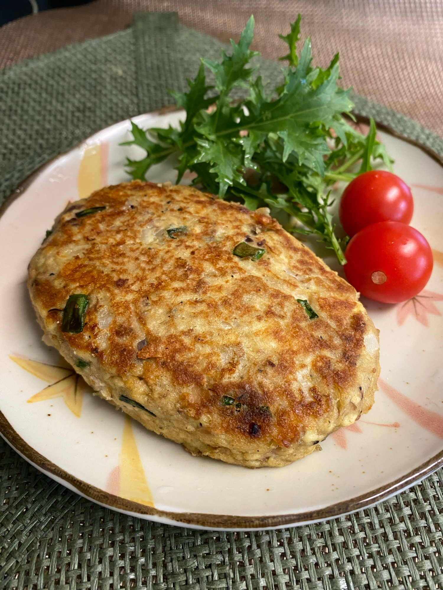 簡単❣️サバ缶と厚揚げのチーズ入りハンバーグ