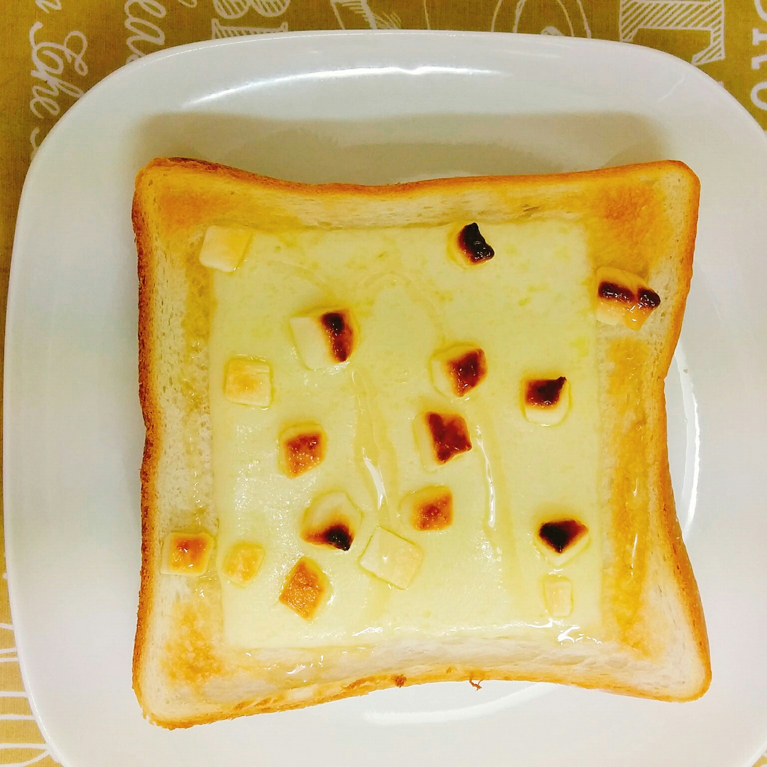 朝食♡ホワイトチョコとチーズのトースト