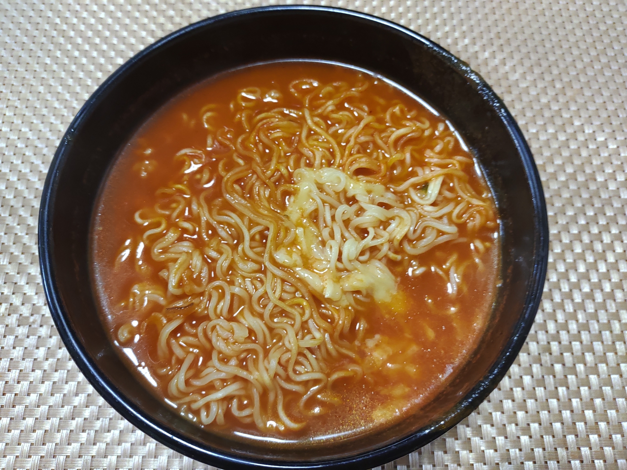 野菜プラスインスタントラーメン