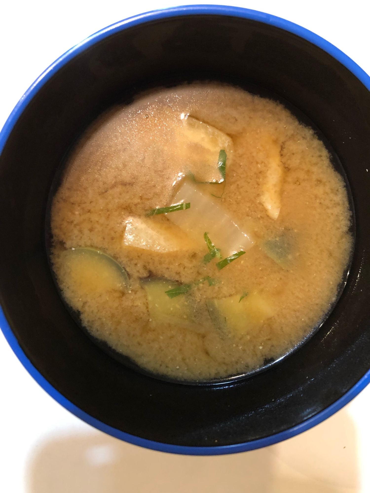 相性抜群 ナス 油揚げ 玉ねぎ 大葉の味噌汁 レシピ 作り方 By みとみっきー 楽天レシピ 相性抜群 ナス 油揚げ 玉ねぎ 大葉の味噌汁 レシピ 作り方 By みとみっきー 楽天レシピ