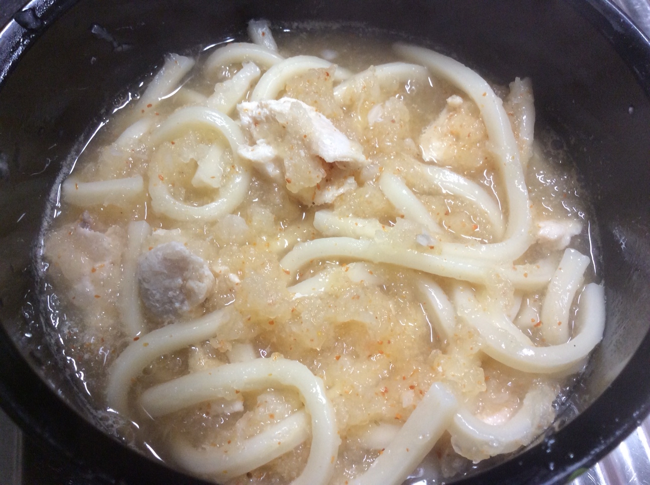 鶏肉のピリ辛雪見煮込みうどん