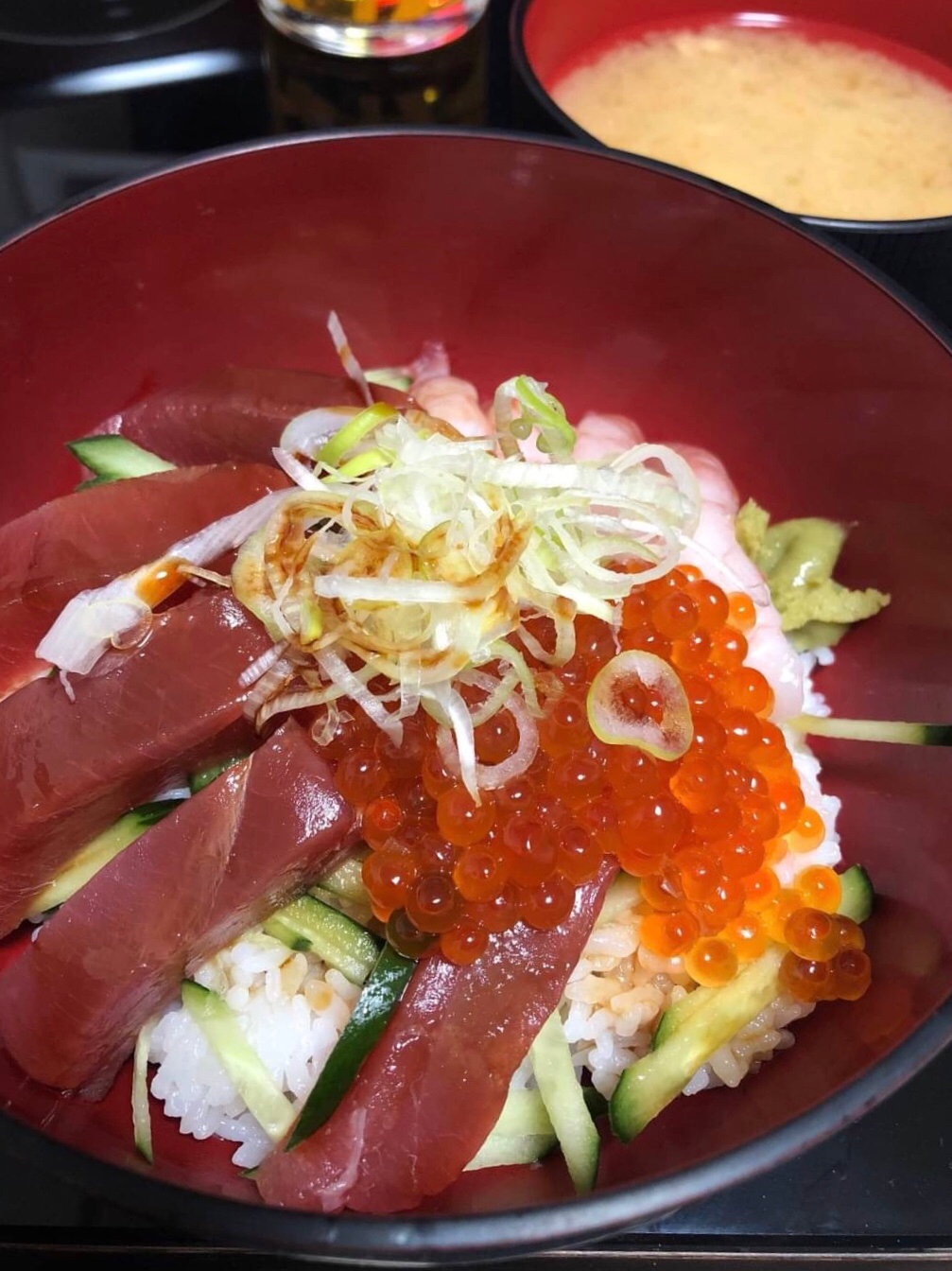 マグロとイクラの海鮮丼