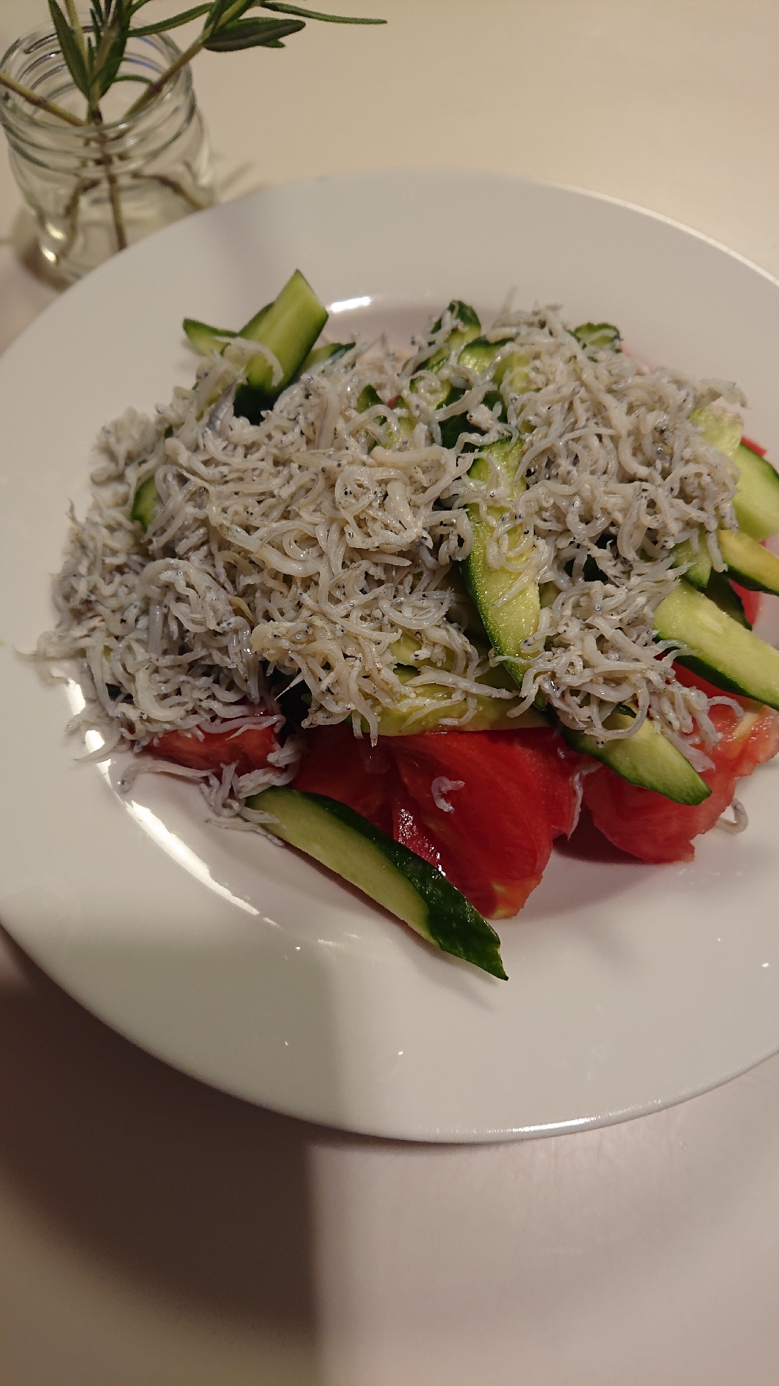 《おつまみにも♪》しらす・トマト・きゅうりのサラダ