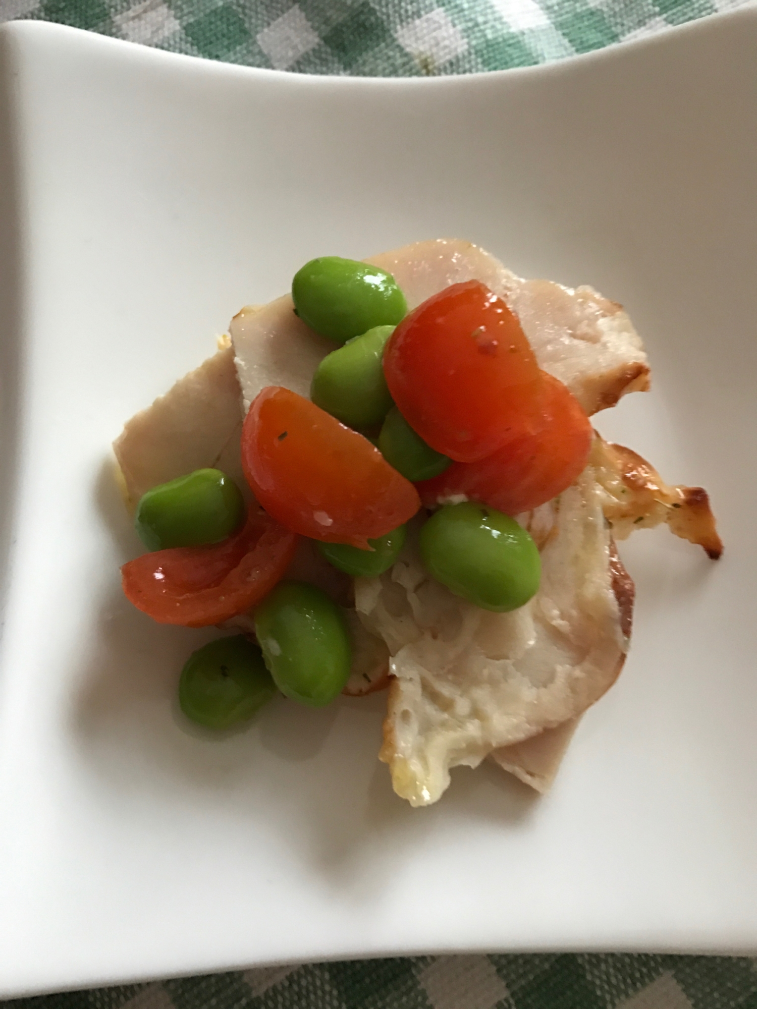 サラダチキンとミニトマト、枝豆のマリネ